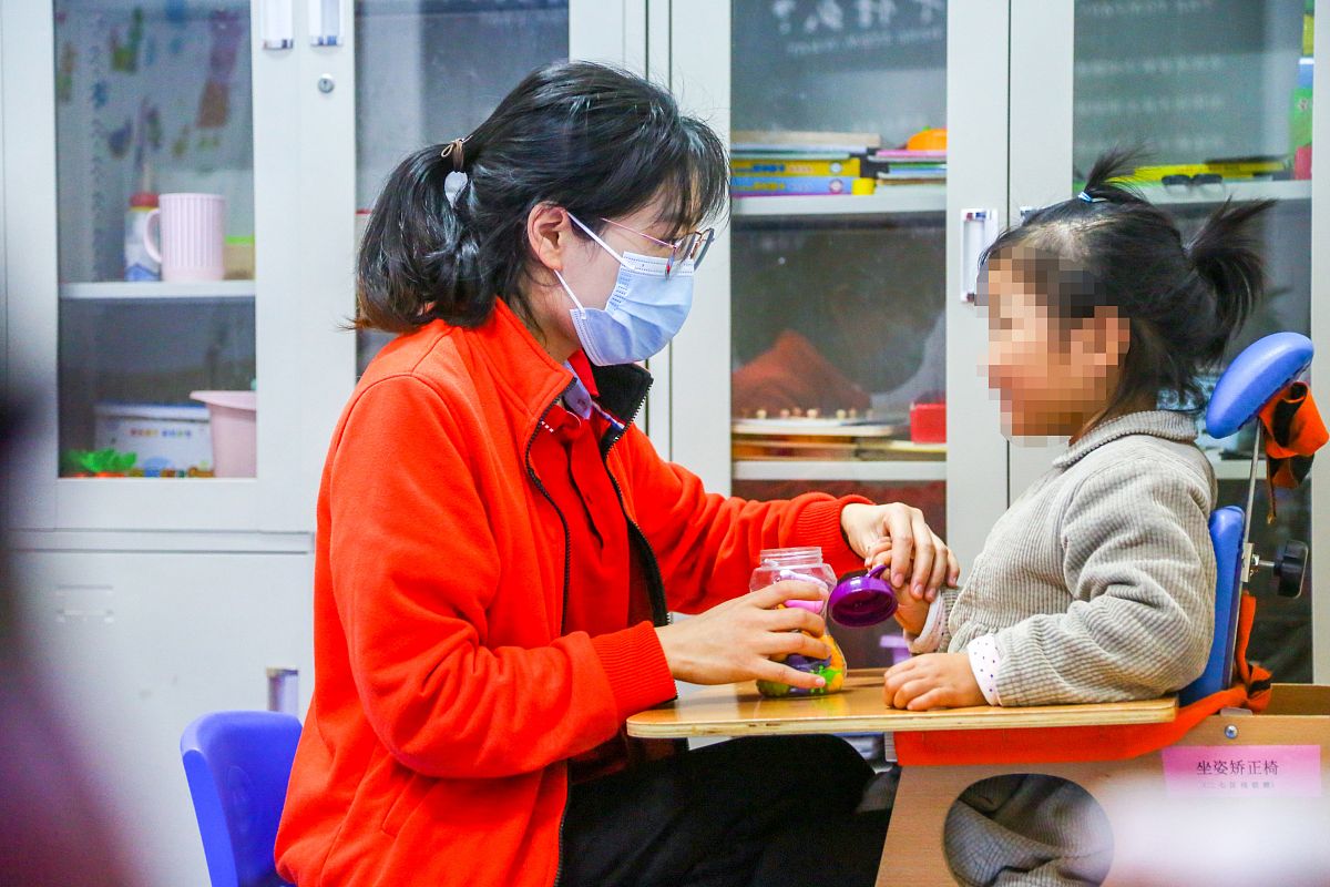 失散多年的兄妹在医院相遇：一个感人至深的DNA测试故事