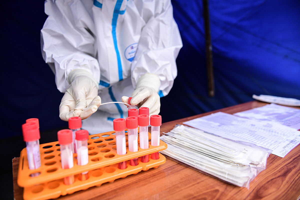 As prescribed by Doctor Do not if the bottle is leakingsolution is cloudy or seen any particle用医学专业术语翻译成中文