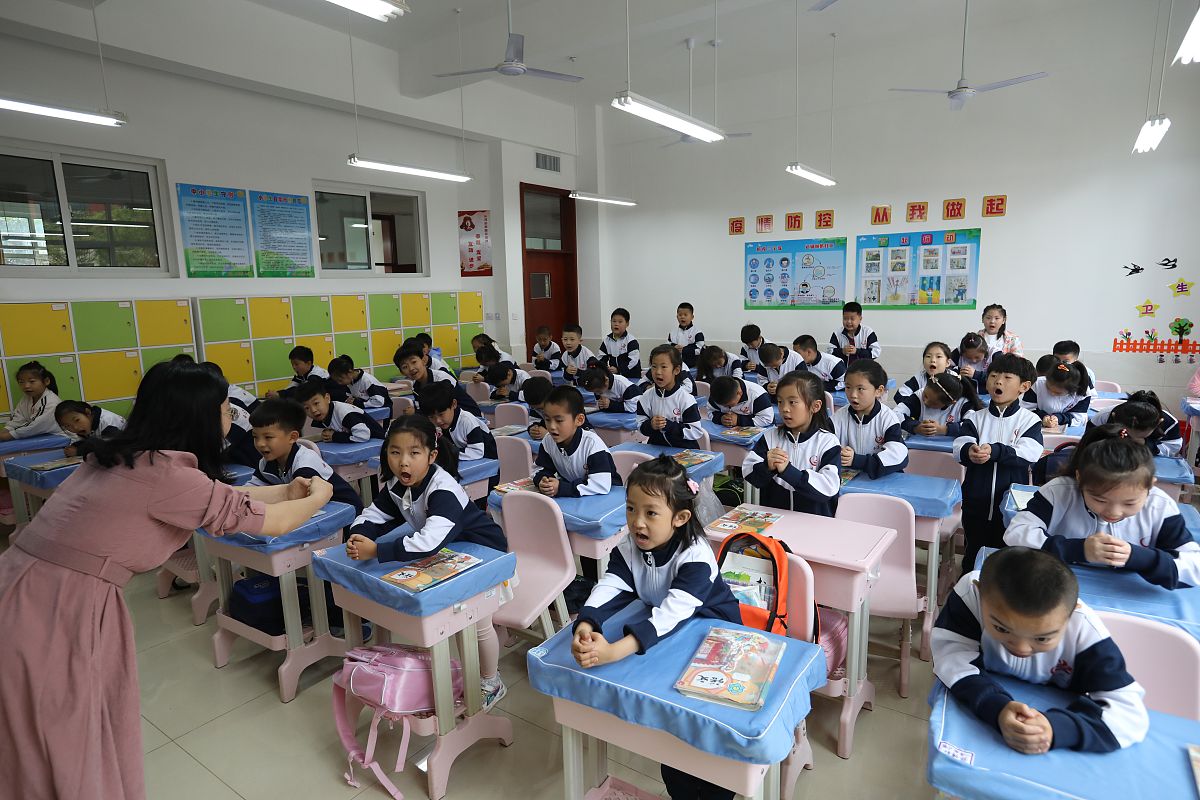 湖北省沙市区北京路第二小学教学见习观摩小学语文课堂教学实况并完成观摩课程经验的总结工作。听小学语文教学经验和改革报告或者观看报告录像并以个人为单位进行认真总结分一二三四级标题细化观摩课程改进建议细化一下