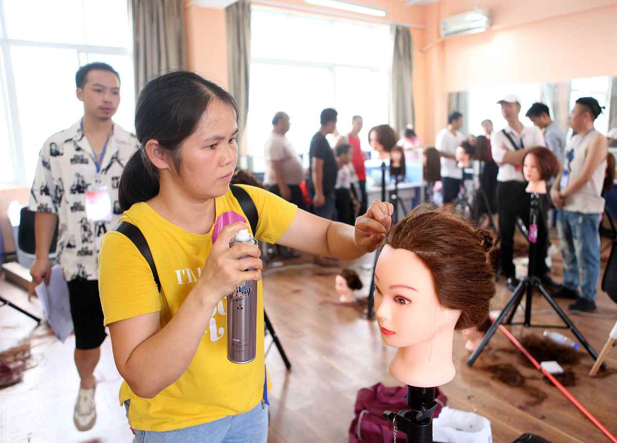 广西交通职业技术学院人力资源管理专业就业前景分析 - 社会需求与人才培养