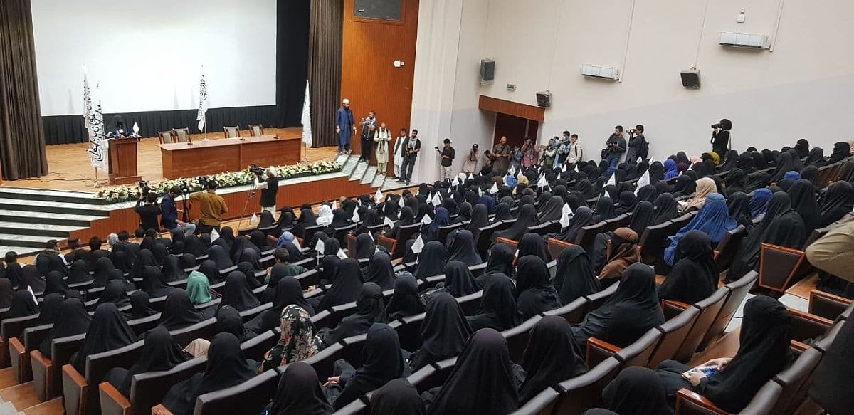当地时间2021年9月11日,阿富汗喀布尔,妇女参加喀布尔教育大学关于塔