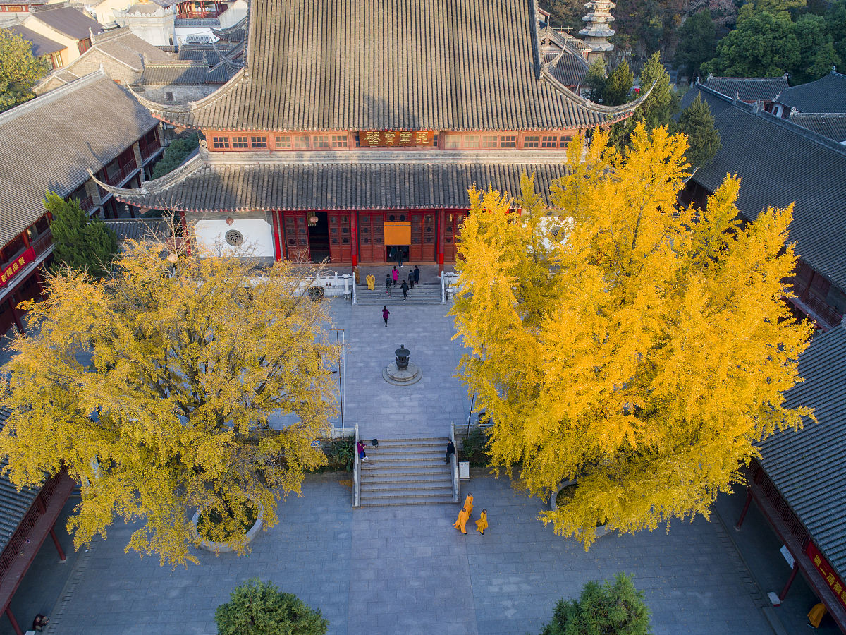 2017年11月8日,航拍南京栖霞寺秋未冬初五彩美景.