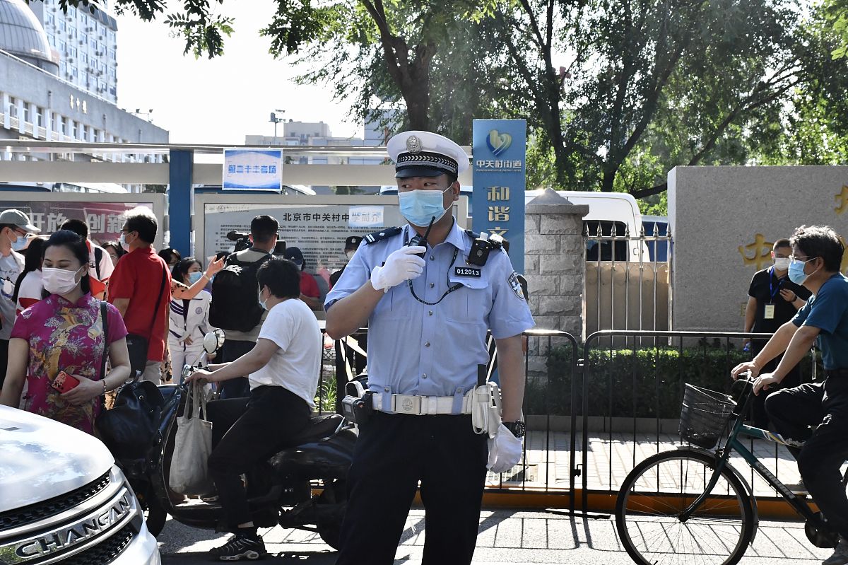 警察：维护社会秩序的守护者