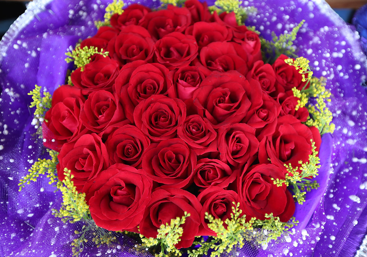 33朵玫瑰的花语：代表真爱、友谊、感激和祝福