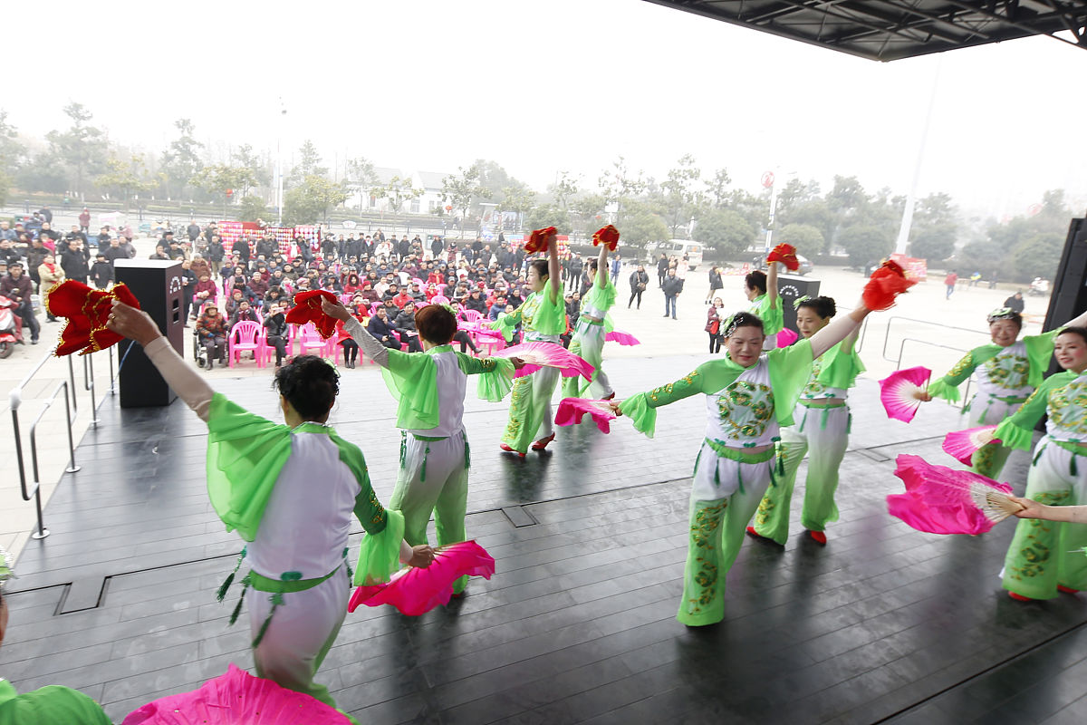 老年人演出节目名称大全：如何给长辈们安排一场精彩的演出？