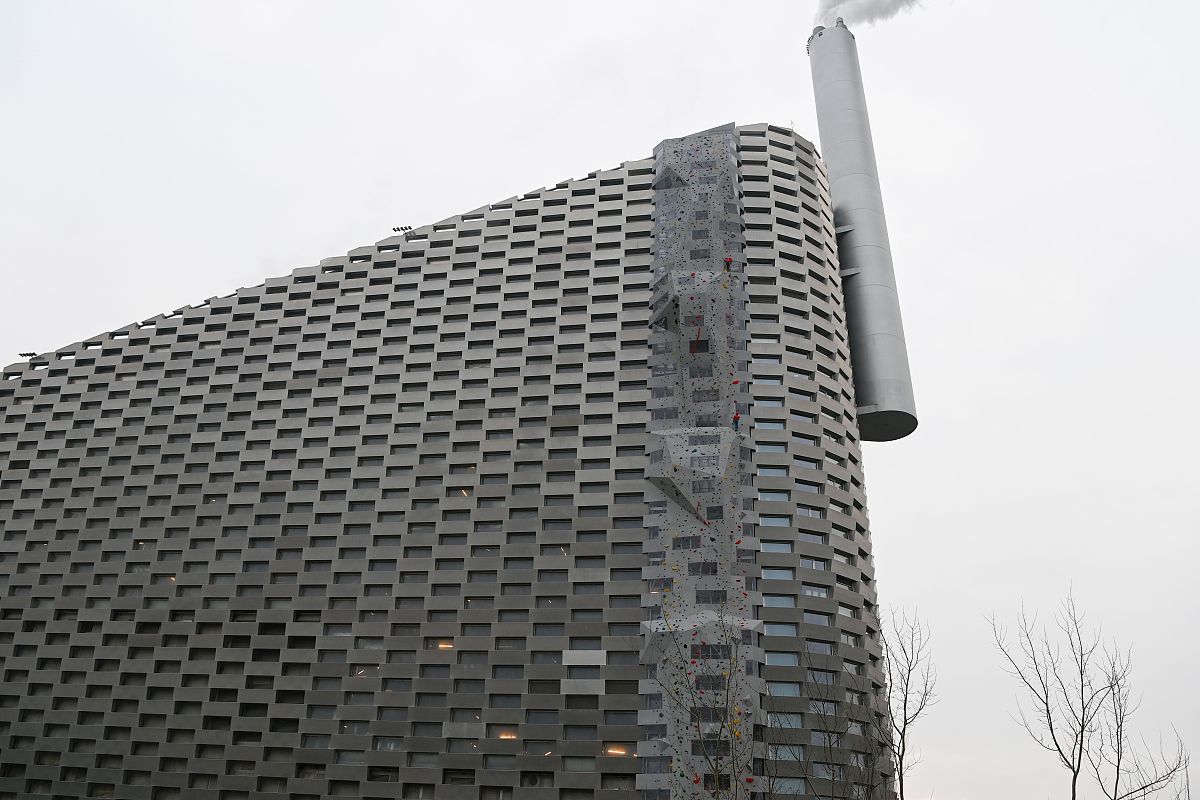 当地时间2020年12月6日,丹麦哥本哈根,"哥本山"85米高的攀岩墙."哥本
