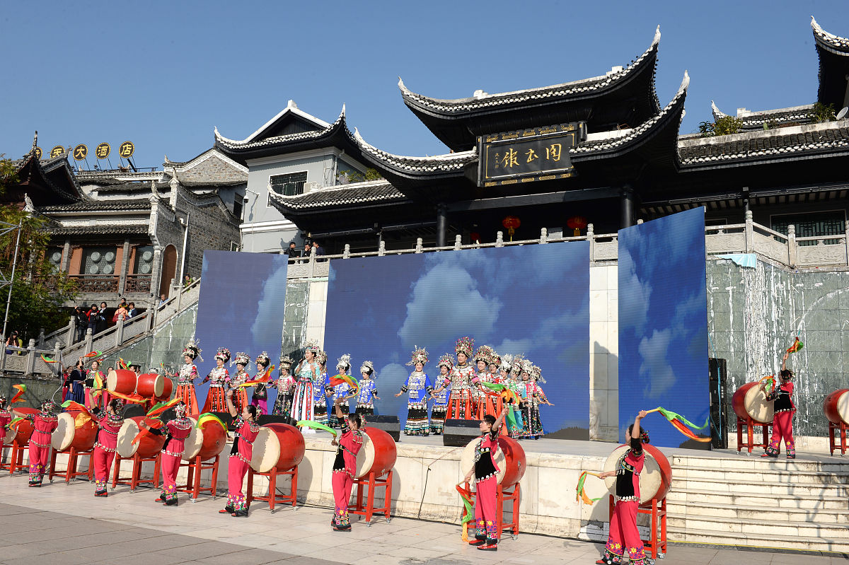 沅陵县旅游发展大会想一句宣传口号要求：1、积极向上读起来押韵；2、富有当地的人文情感；3、10个字以内。