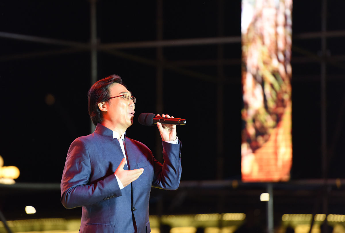 《我和我的祖国》歌曲感想：100字的爱国情怀