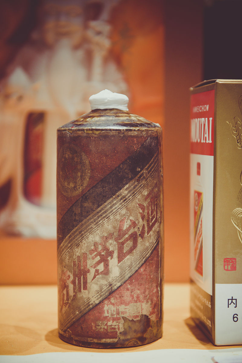 赖茅97回归酒真假鉴别：300字教你识别真假