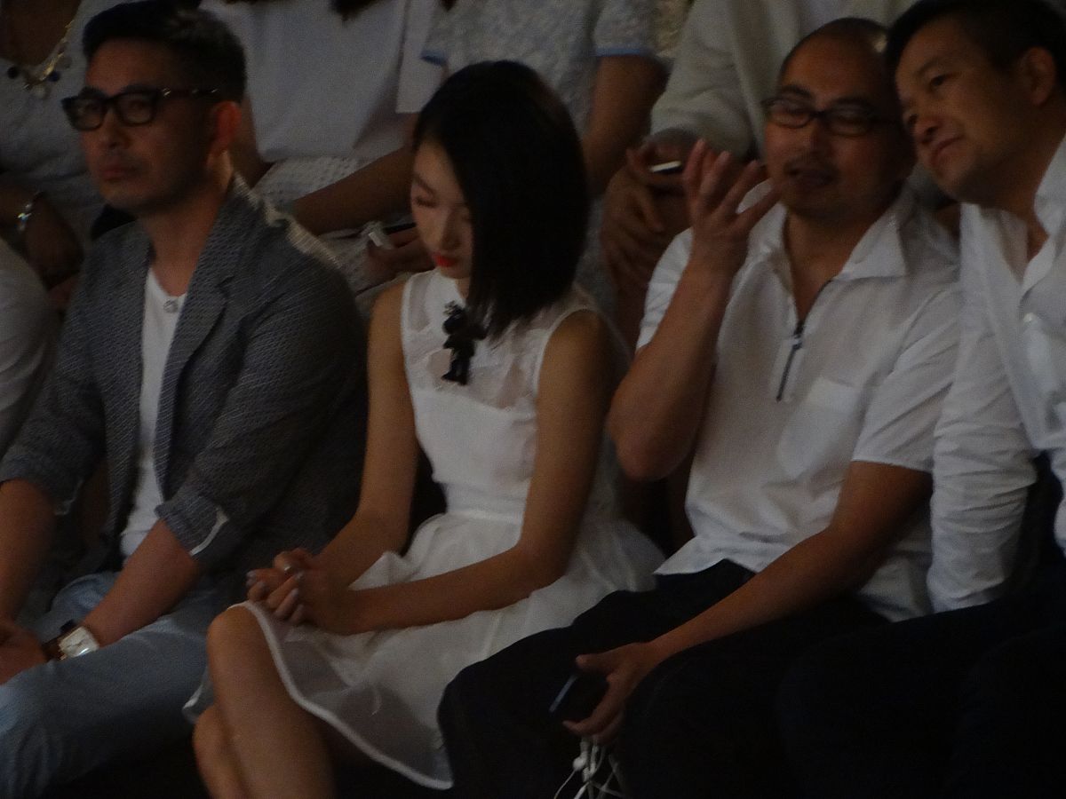 同时约了两个男生看电影?如何处理尴尬局面 同时约了两个男生看电影?如何处理尴尬局面