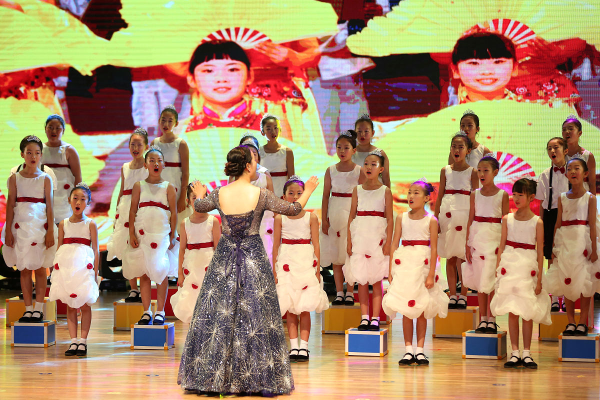 标题：让语言荡起梦想的双桨618全国青少年语言艺术能力展演举办河北省总决赛开阔少年艺术眼界提供语言表达平台导语：本报讯记者某某某 2023年6月18日由中国管理科学研究院基础教育研究所主办石家庄悦音有声少儿口才公司承办的全国青少年语言艺术能力展演在石家庄市裕华区欢乐汇举办河北省总决赛。该活动是由播音中国平台支持北京及各省电视台、广播电台等媒体进行现场录制。在这一段新闻稿导语中导语中的核心内容还是有