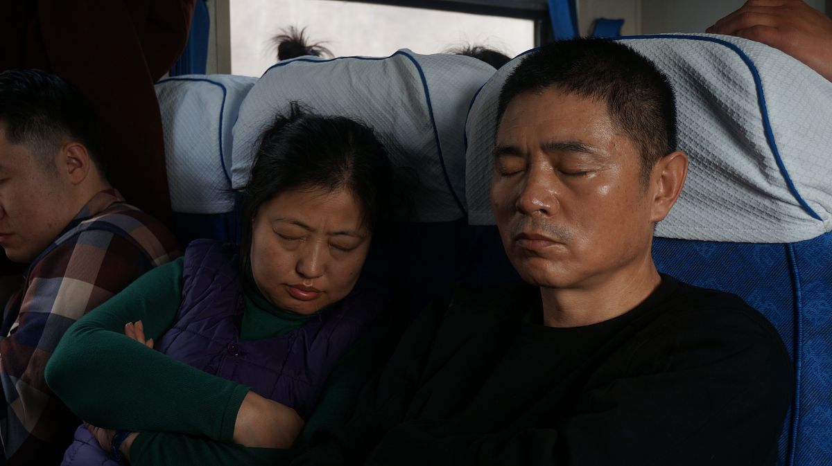 2019年2月2日,在北京开往山西长治的k1163次列车上,不堪疲惫,在车上睡