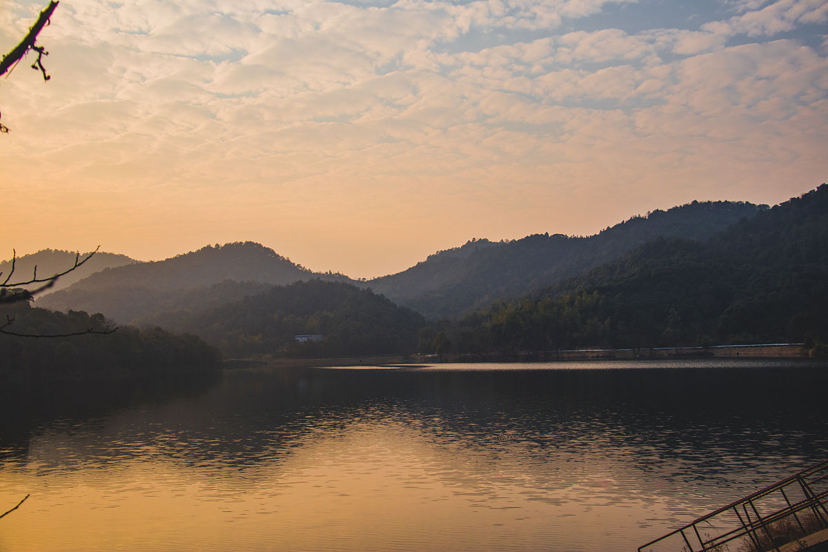 长沙工商职业中专学校2023年招生办联系电话-好不好