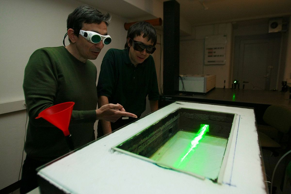 翻译
Cylinders of purchased breathing air must have a certificate of analysis from the supplier that the breathing air meets the required Grade D air and moisture content.