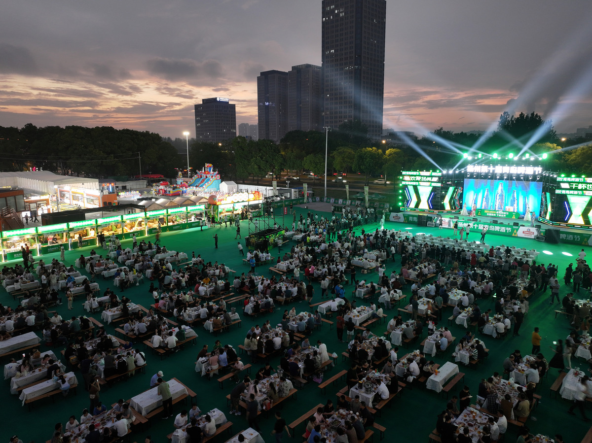 未来城校区草地音乐节：跃动金秋，唱响未来！