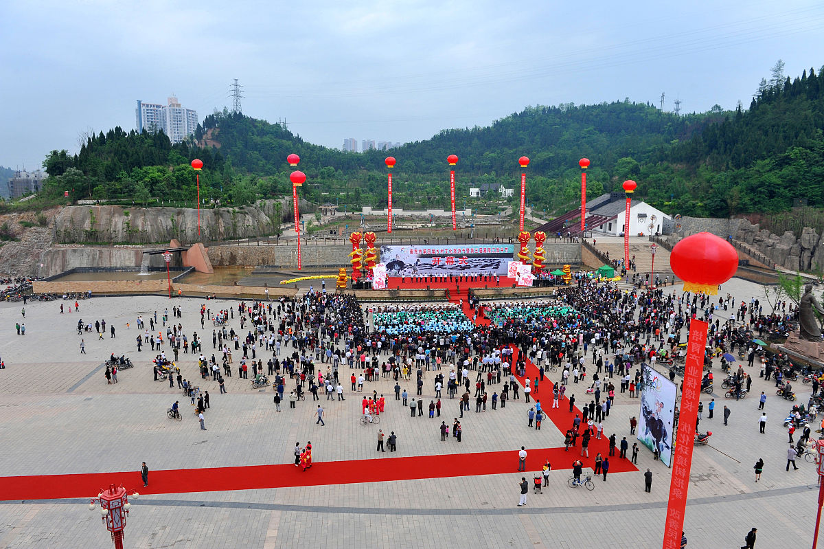 南充中专学校好还是高中好