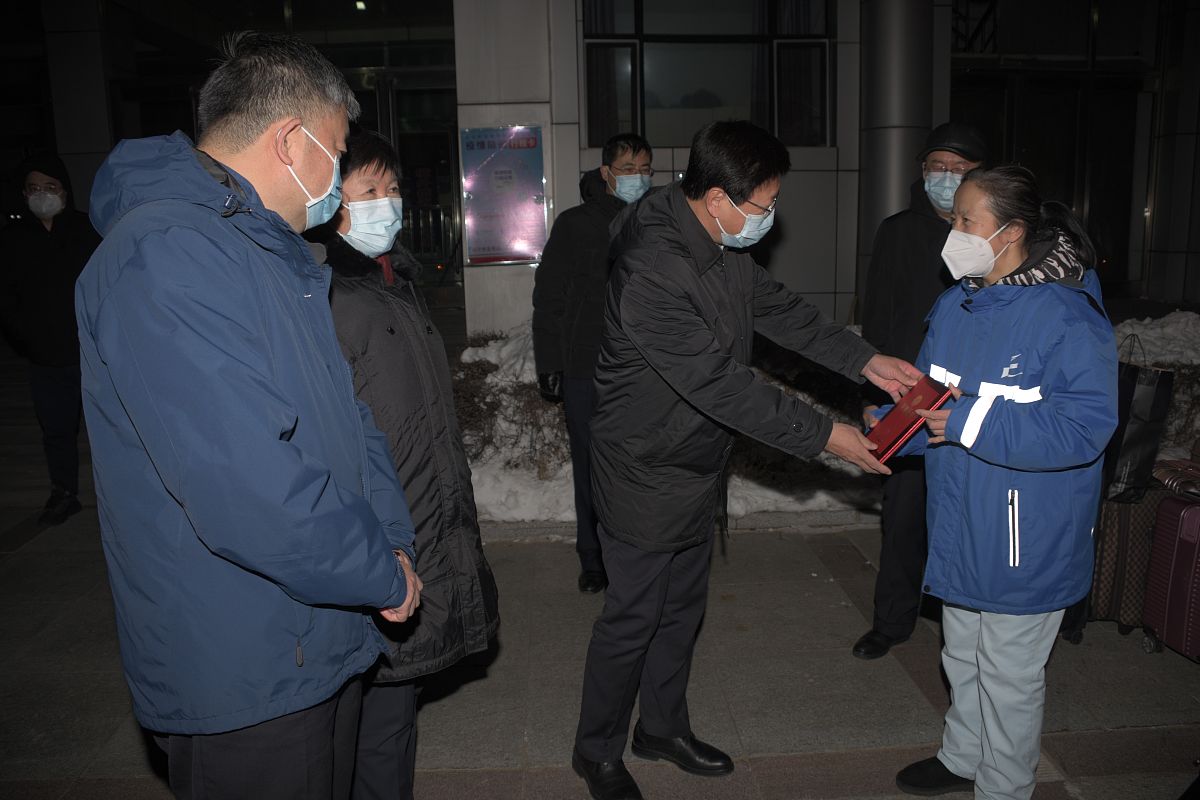 顺利举行：更专业的表达方式