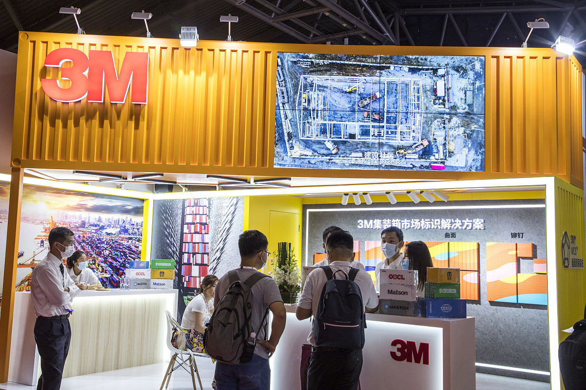 换一种说法下面这段话。且也要这么多字。受技术等诸多因素的影响，当下运输管理系统存在诸多漏洞，信息更新严重滞后。因为我国目前铁路集装箱运输信息管理系统水平有限，并未实现与其他运输方式信息网络的互联互通，从而导致货物的物流信息更新效率较低，无法及时准确的将物流信息实时反馈给客户，这也一定程度上对我国发展铁路集装箱多式联运产生了消极影响。