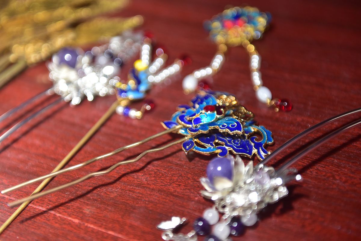 汉代女子发饰与首饰：用途与区别