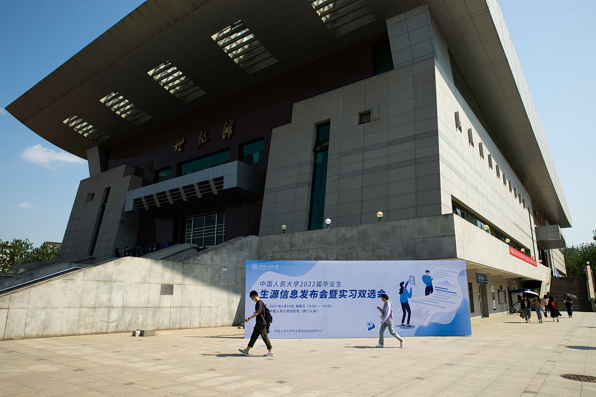 今天是实习的第十九天我和同学乘坐地铁到达了金山路站。然后步行前往公司。到达公司后我开始着手准备今天的任务在完成一些基本工作后就乘坐李凯凯的车去了镇海区项目部。到达项目部后就跟着李工开始了施工现场的检查。请你以这个开头完成一天的日记
