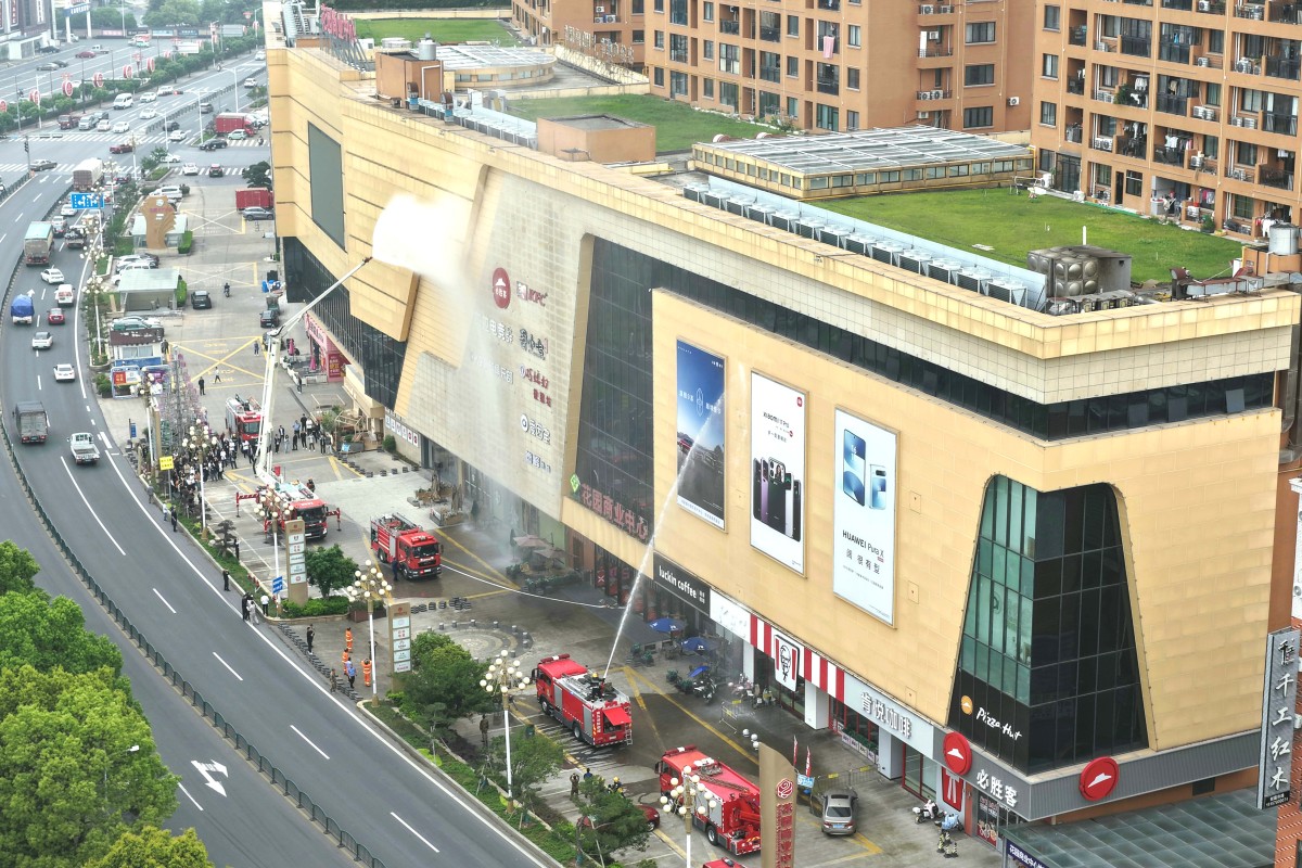 4月16日,东阳市花园商业中心开展消防灭火应急疏散,及
