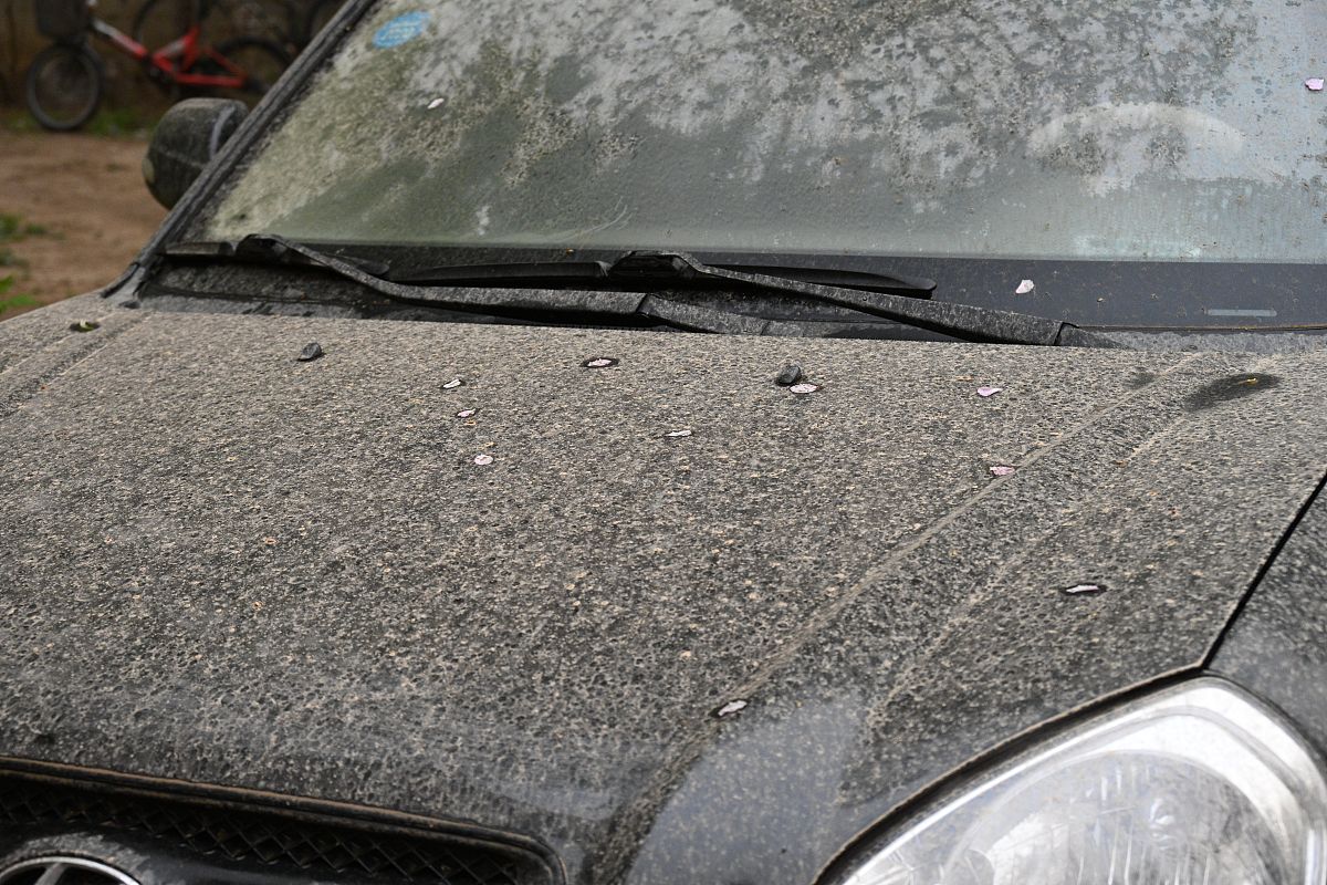 水包砂水包水喷面油时加底漆好吗帮我用200字详细描述