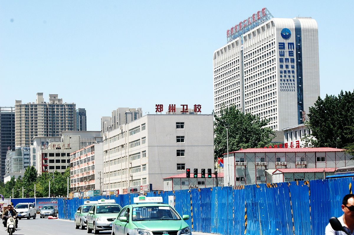 郑大一附院有几个院区哪个院区相对来说不错？帮我用210字详细描述