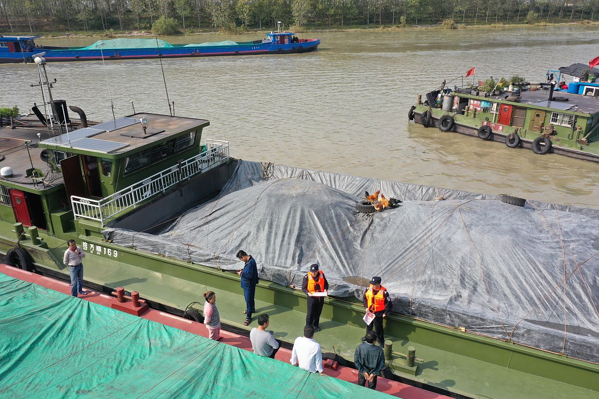 雨水处理与甲板清洁：码头合作确保环境安全