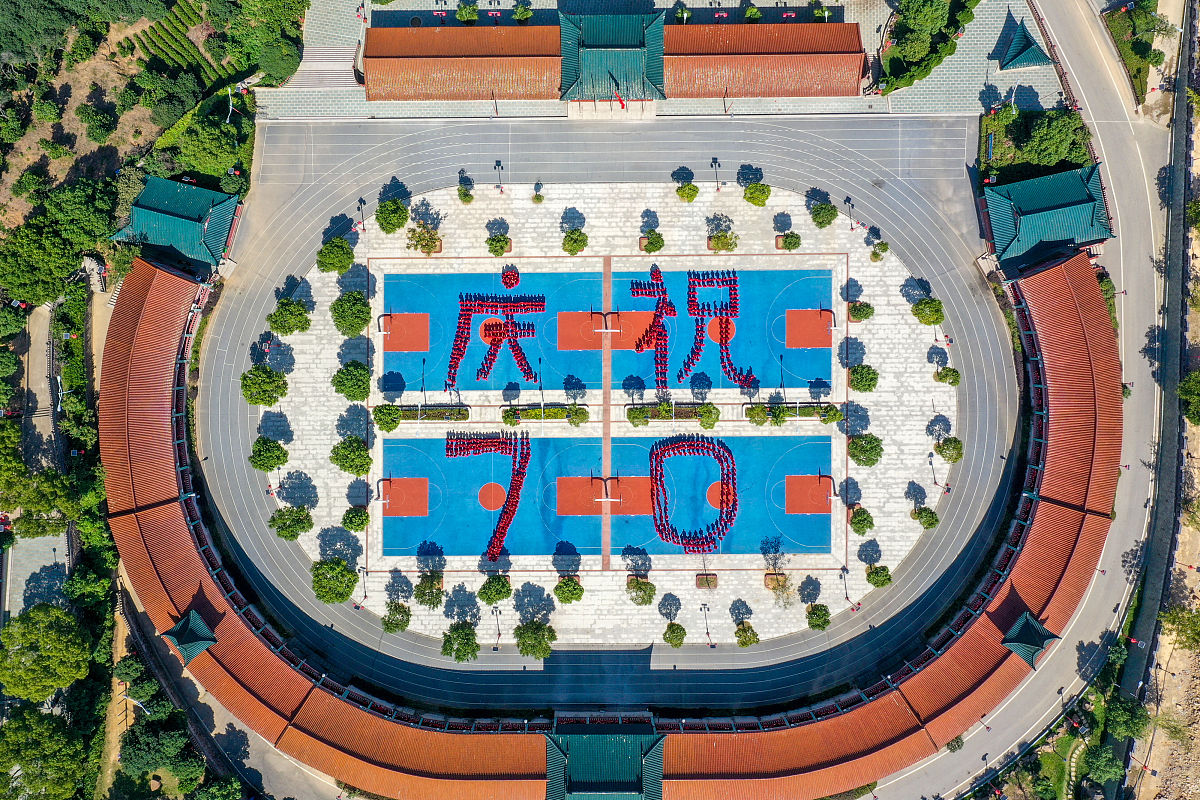 峨眉山市文武学校的收费标准及助学政策是什么