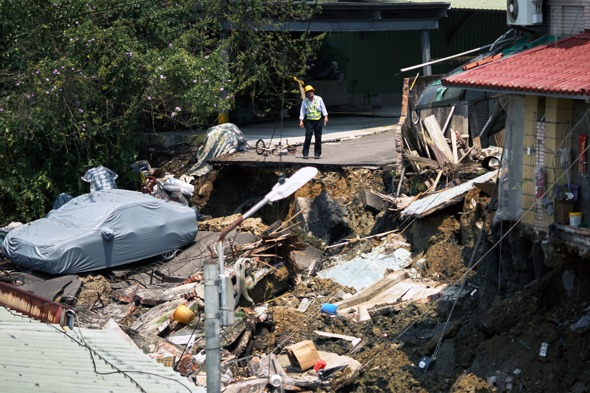 台湾今天早上发生地震,虽然大家也关心地震对于当地居民伤亡及财产