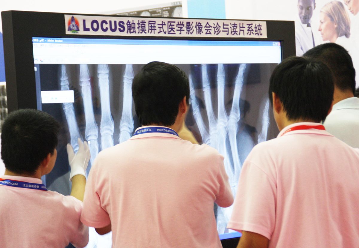 2021年曲靖市护理学校普通中专招生专业计划表