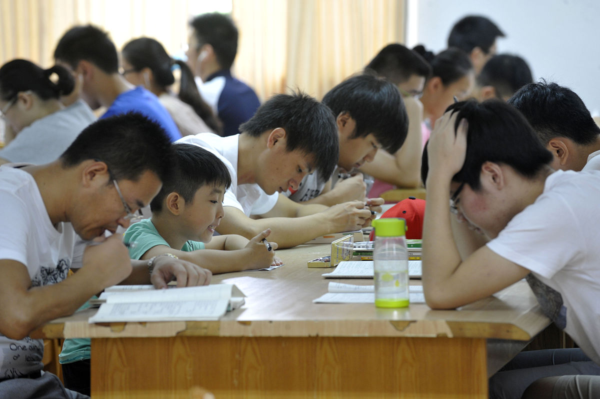 教育实习内容300字四月份第一天盯了一节自习上了一节课