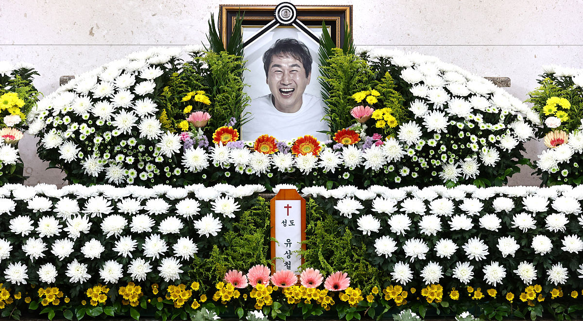 2021年6月8日,韩国首尔,韩国足球名宿柳相铁因癌症去世,追悼会举行昔