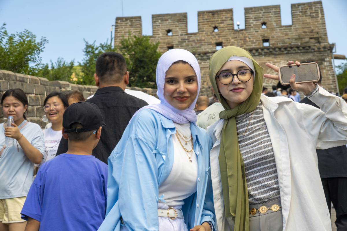 西北回族服饰 vs 西南回族服饰：风格对比与特色