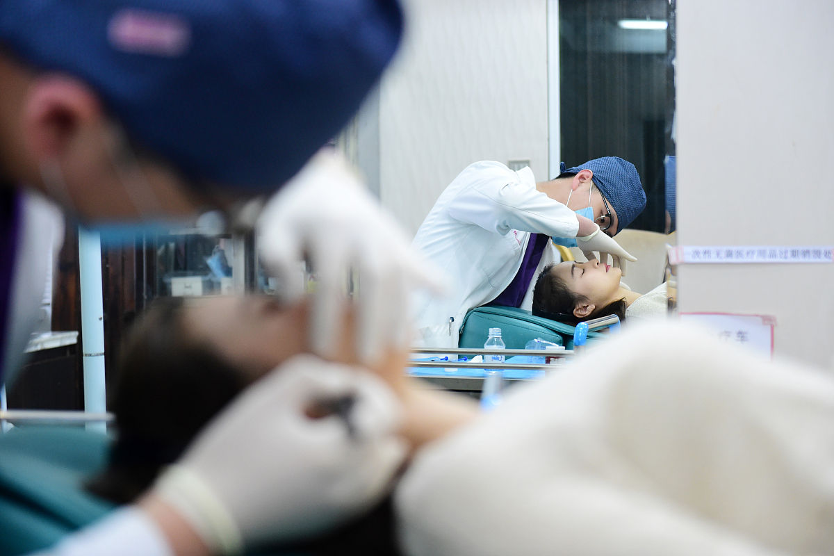 等待朋友做手术