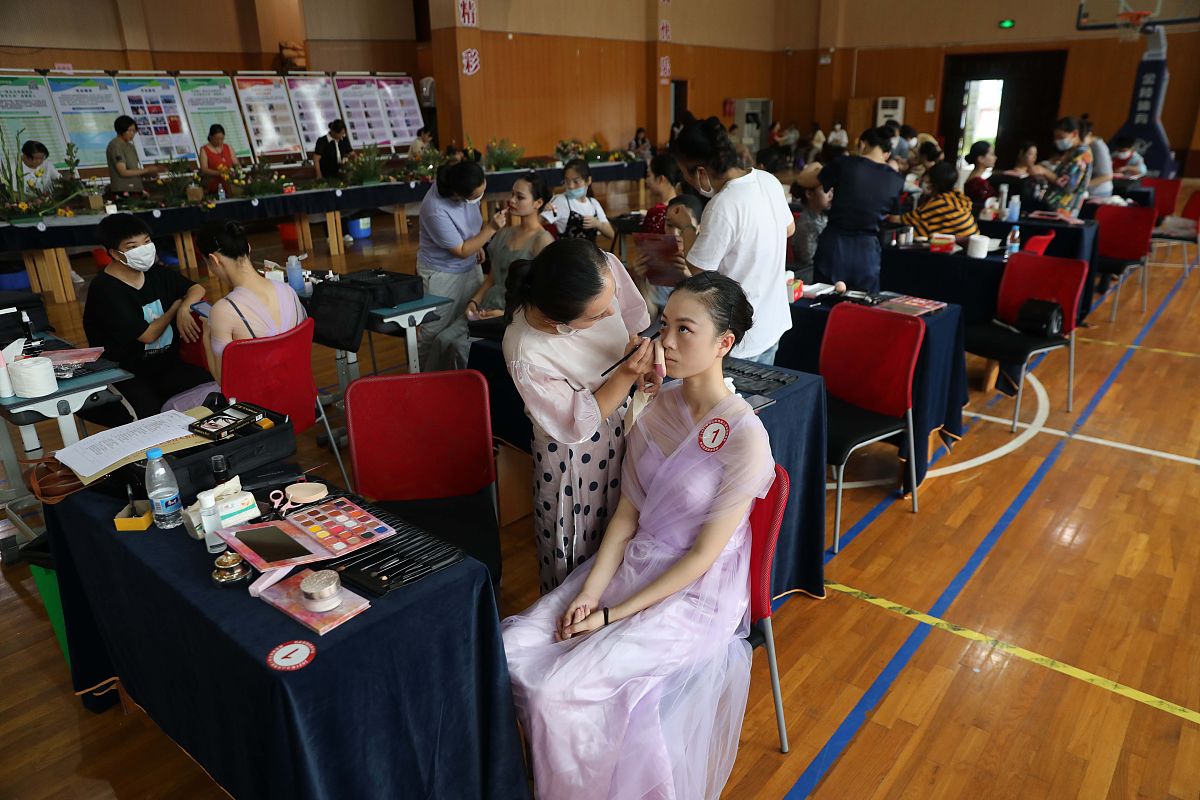 中南大学志愿者湘绣文化讲座面向社区的宣传语段