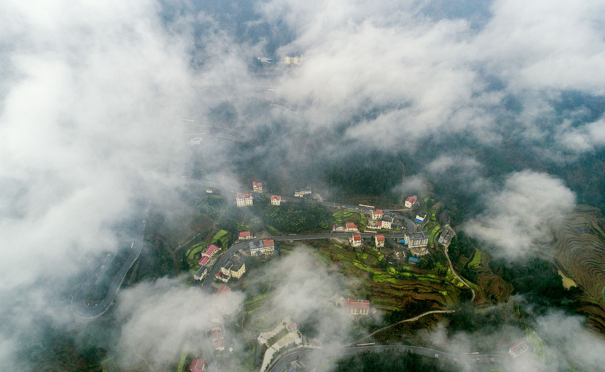 缭绕不散是什么意思_词语缭绕不散的意思