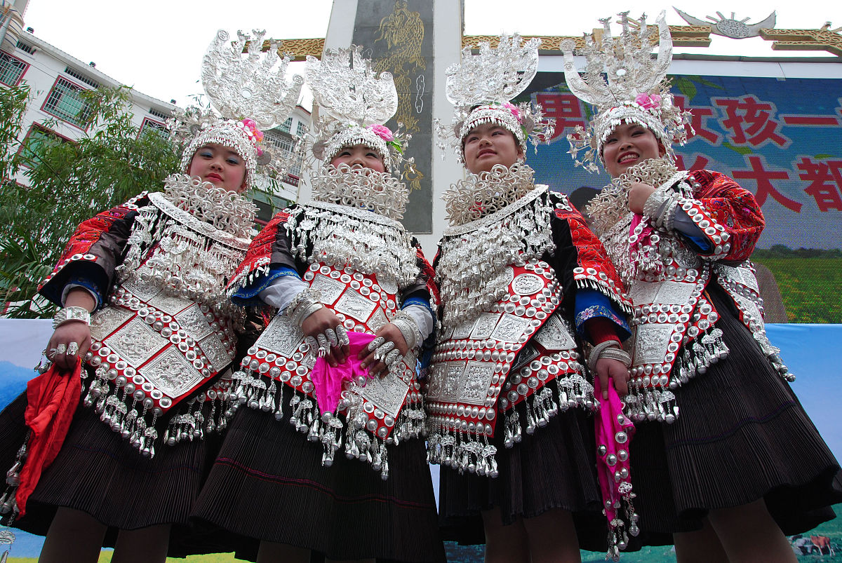 中国西南地区苗族资料服饰样式收集并分析特点