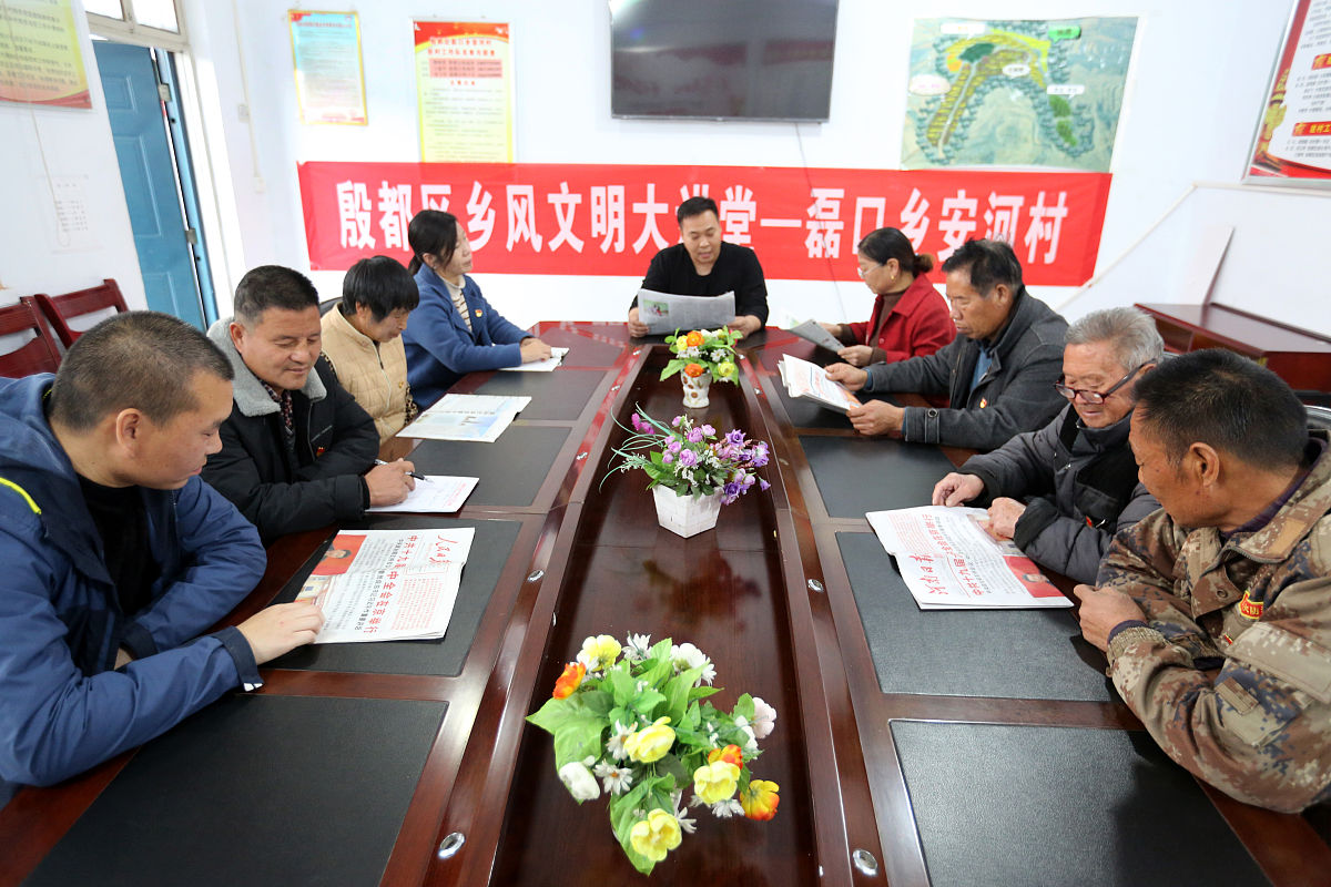 以校长的口吻写一篇慰问座谈会的发言稿内容是慰问我校派出组团式帮扶的教师肯定他们在受帮扶学校的工作成绩仿照这篇：httpswwwgwsosocomdocsLayoutViewfile=docspdfed475c5c-f52a-4e8f-850a-e23f00c4f07cpdf