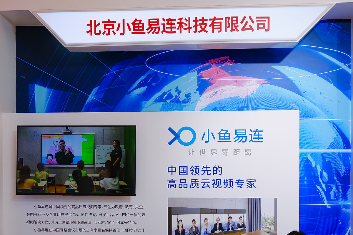 高中生小鱼的日常：LINE群组聊天模拟