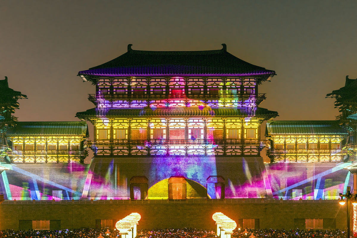 2021年2月12日,牛年大年初一,河南省洛阳市于隋唐历史遗址应天门上演