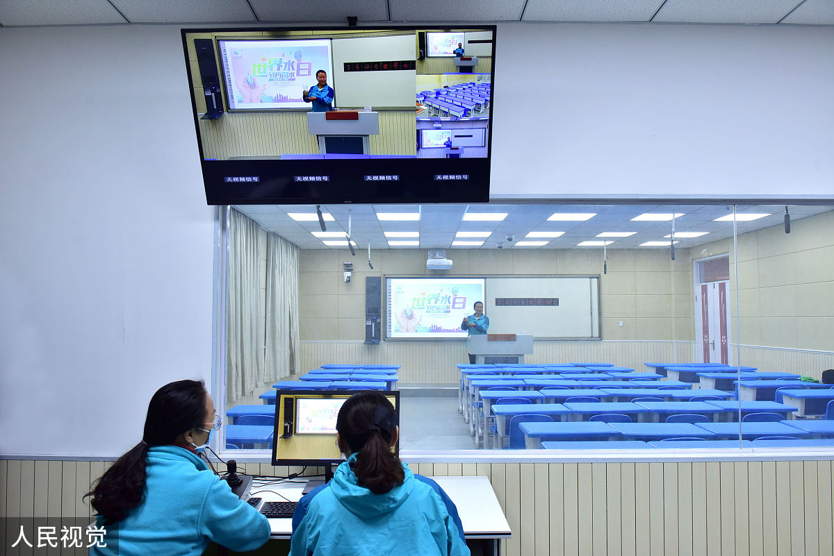 学校课室近期进行了改造建设更新了安装大屏显示设备、音响、扩声系统、灯管、吸音板现在想从大屏显示设备、音响、扩声系统、灯管、吸音板这几方面着手调查和收集教师的使用满意度和问题请制作一份调查问题其中有7分量表形式