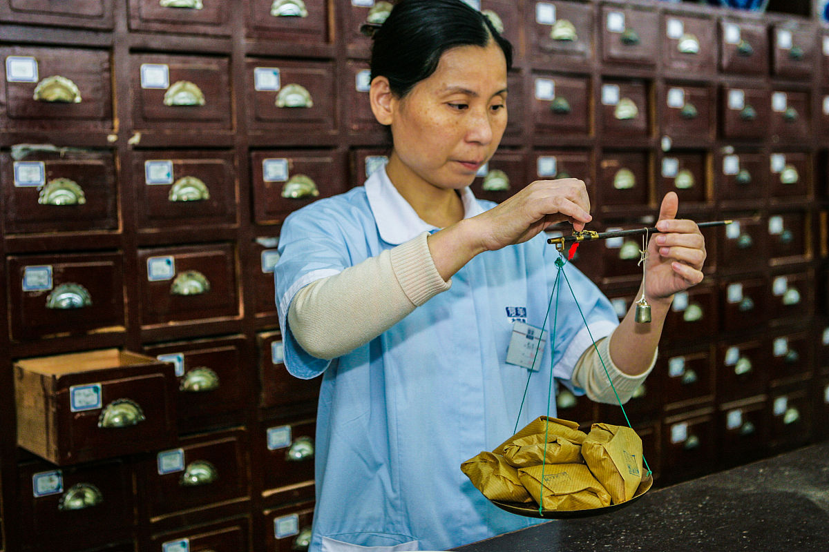 壮医药线点灸操作方法比较及头部施灸方案研究