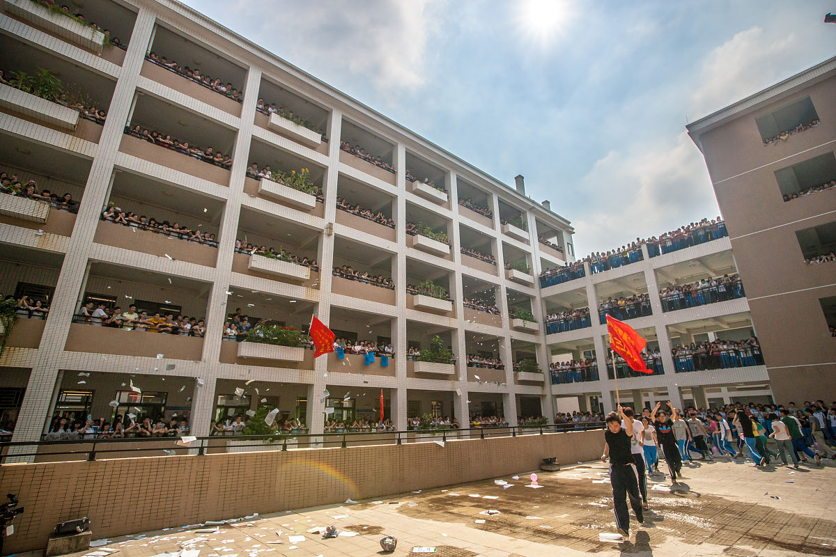 万源市第三中学硬件设施_学校荣誉_办学思路