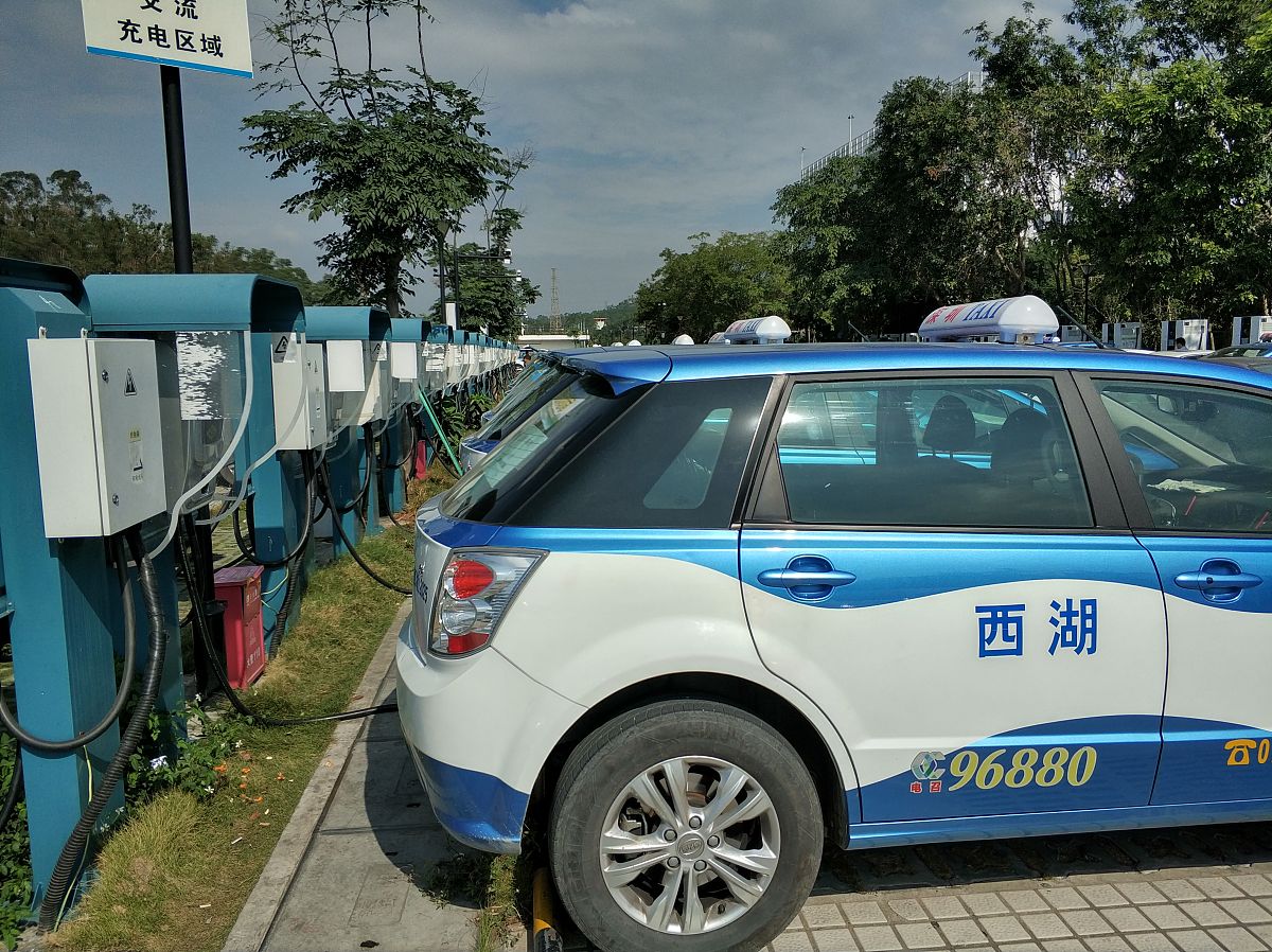 石浦电动汽车出租指南：价格、车型、充电等信息