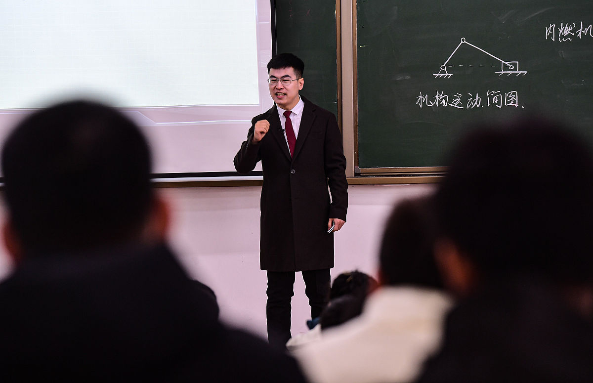 现在你是一名大学生明天你需要上台演讲