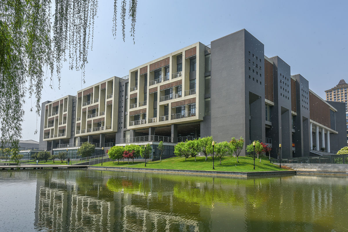 湖州艺术与设计学校2023年发展前景分析：数字化、智能化、个性化和可持续化