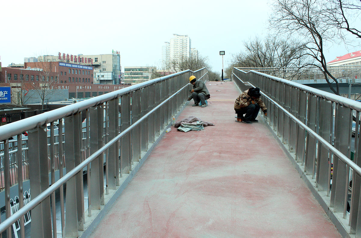 天桥彩色铺装班前讲话内容