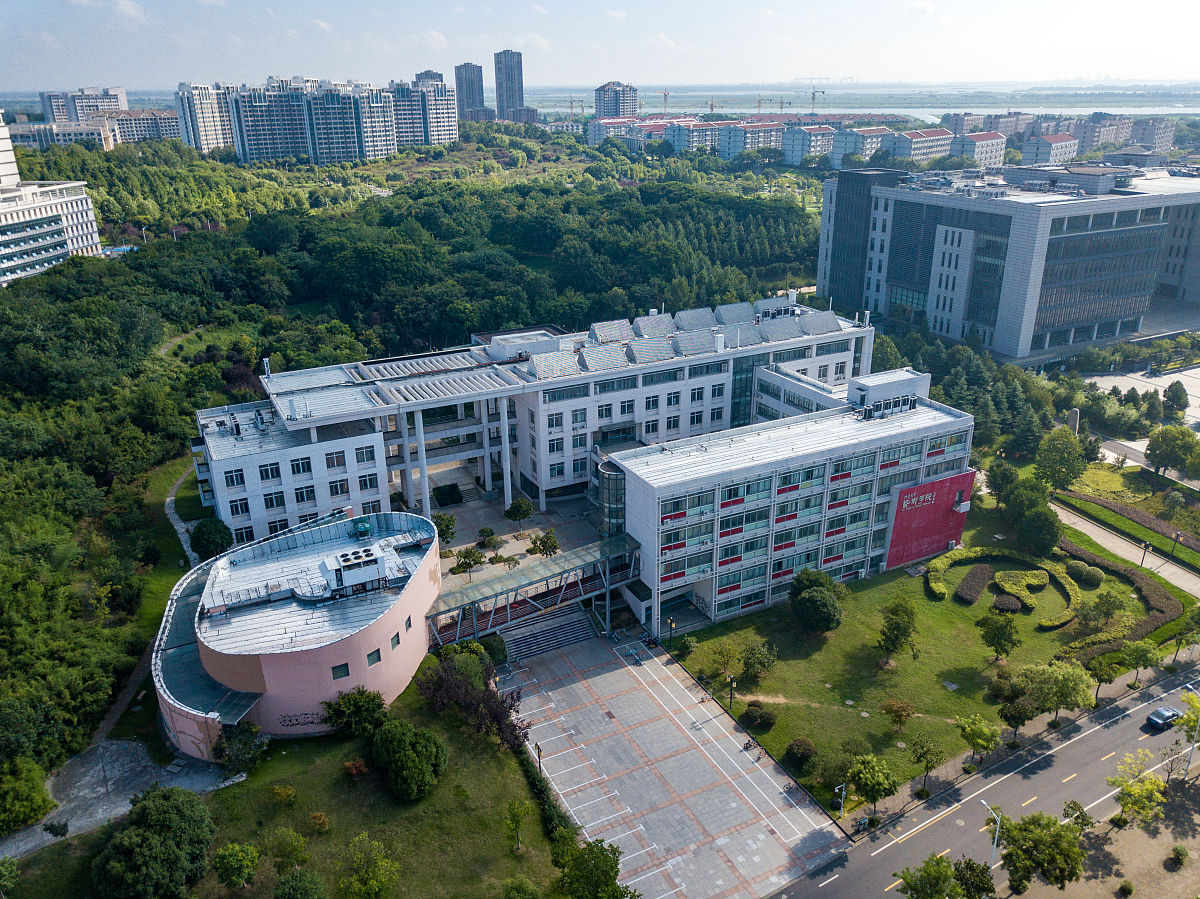 乐山医药科技学院龙泉校区：环境优美，设施先进，培养医药人才