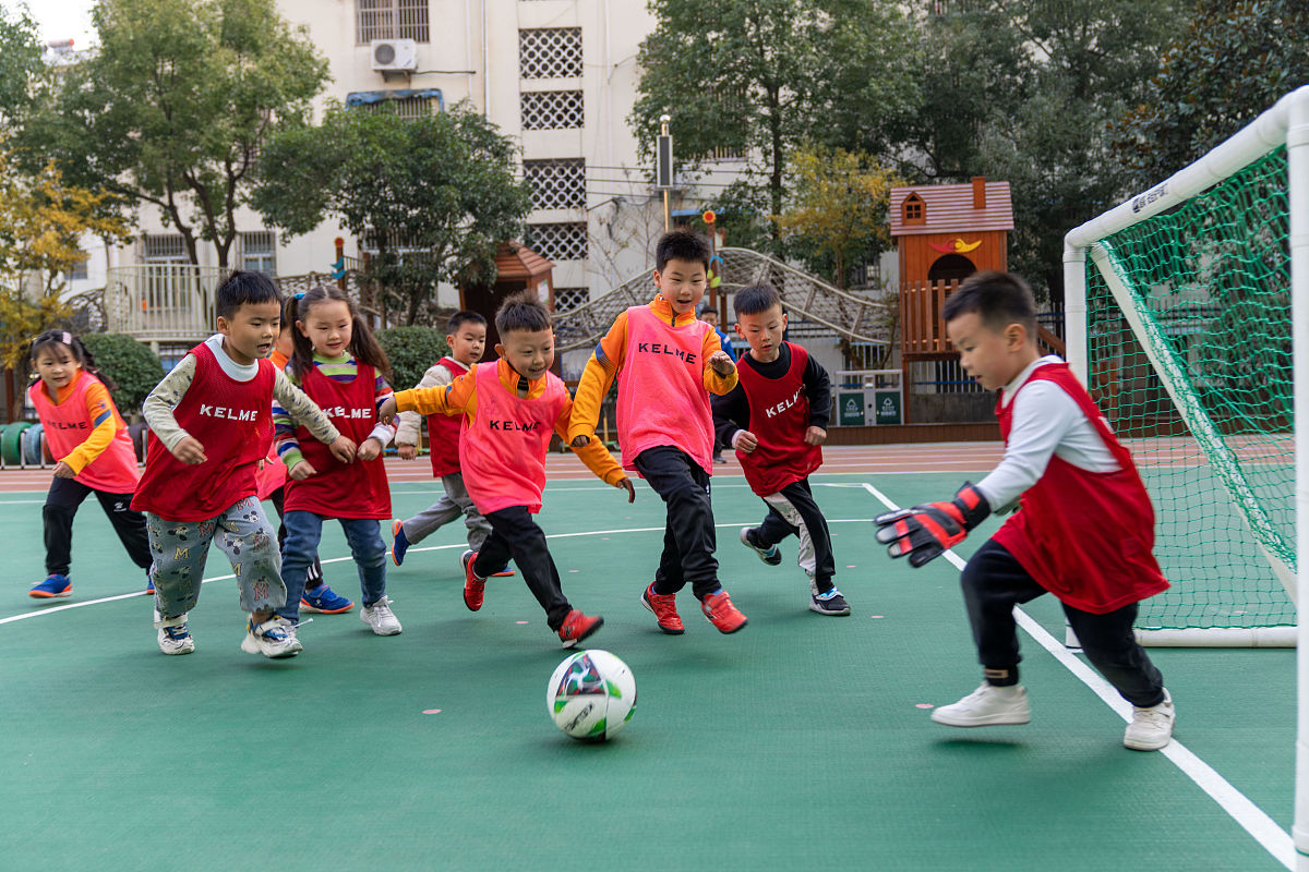 我是幼师需要写一份大班三次连续性的观察包括实录、分析、支持